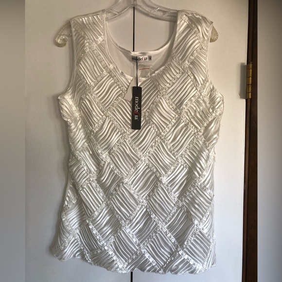 White Sleeveless Textured Women's Top, NWT - Picture 1 of 3
